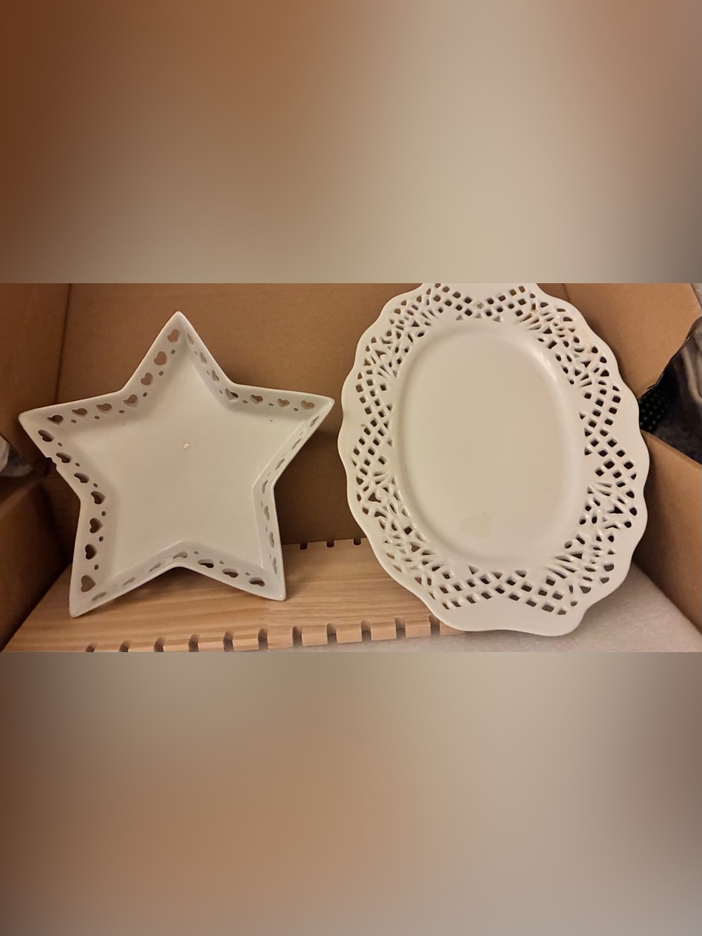 White Decorative Ceramic Star & Lace-Edge Oval Tray Set